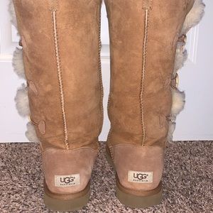 UGG Bailey Button